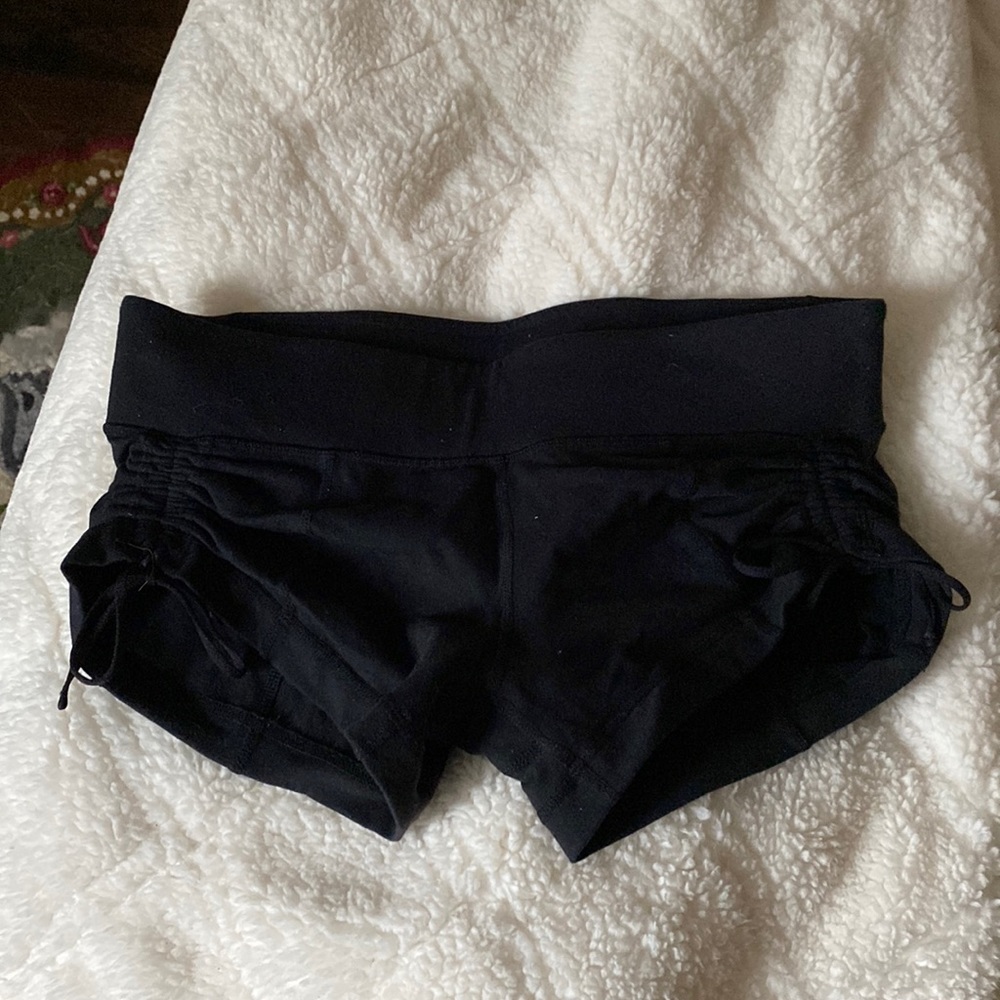 Black LULULEMON shorts.